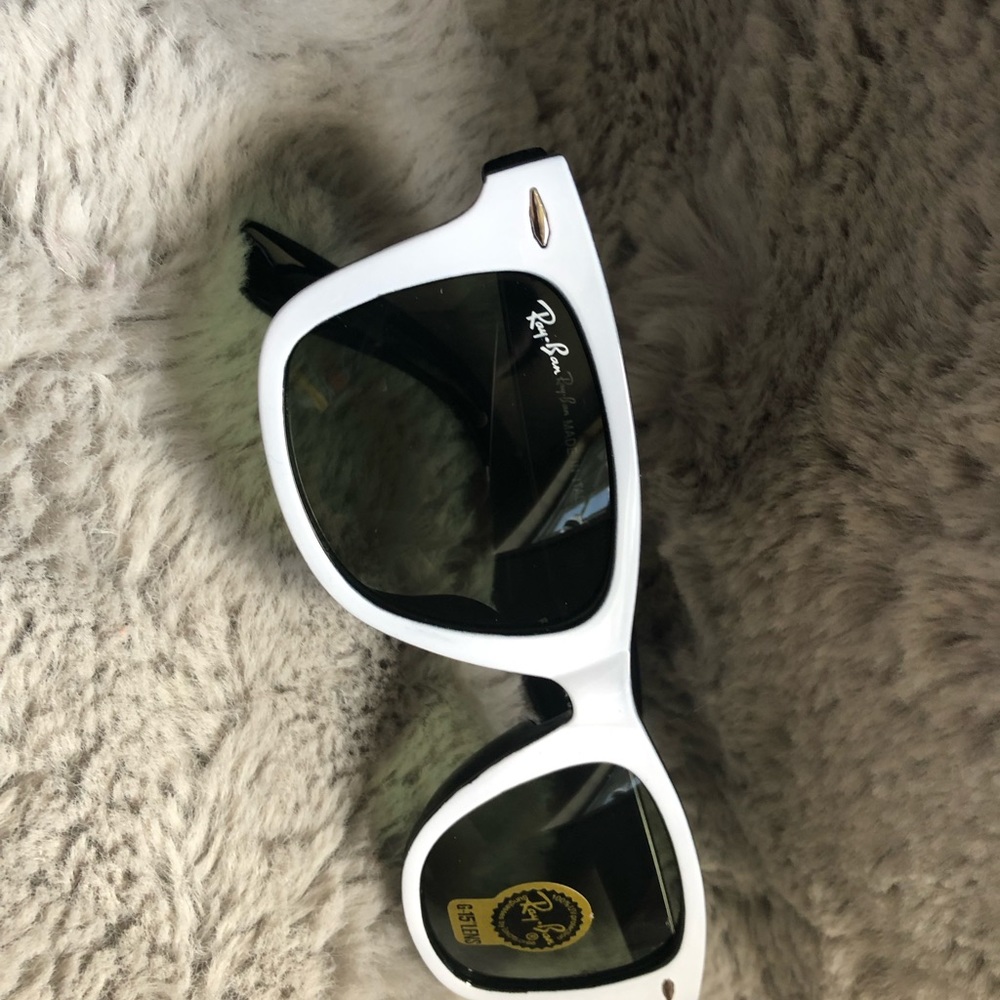 New stylish Ray-Ban sun glasses